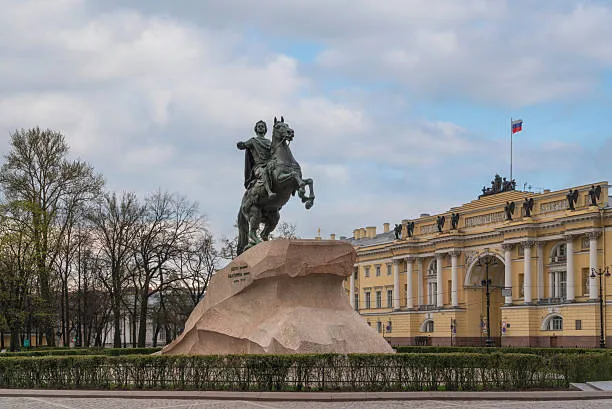 Куда смотаться на выходные из Северной столицы